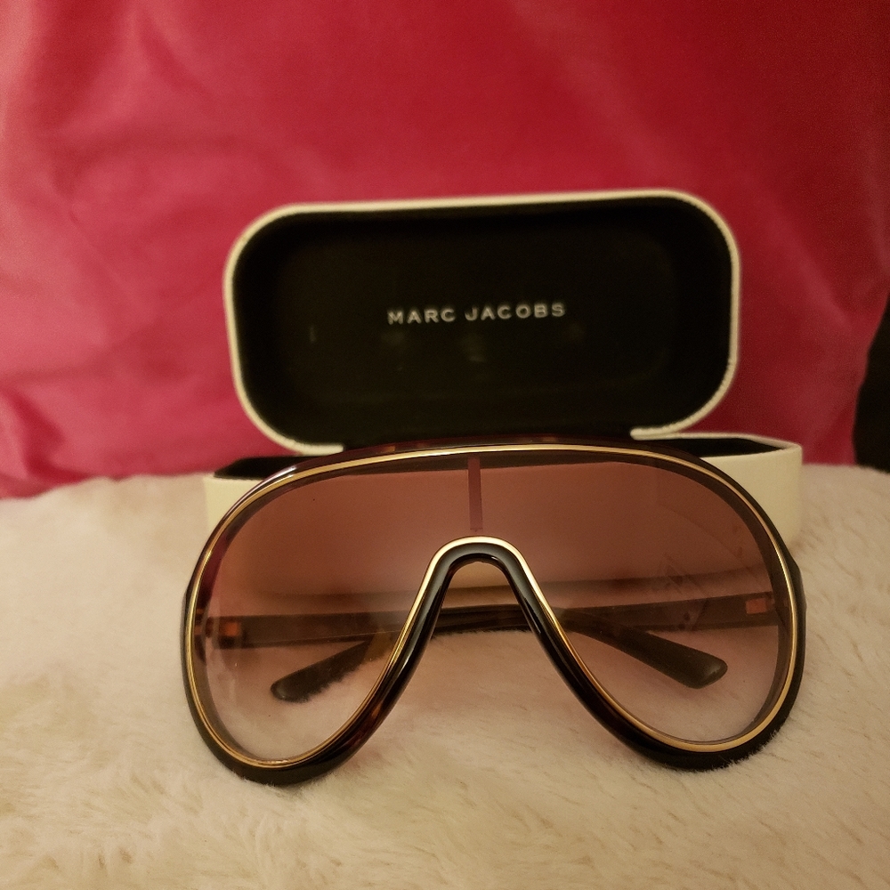 MARC JACOBS